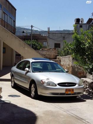 פורד טאורוס (2001)