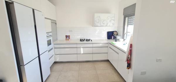 חיים וייצמן 86 (קרית עבודה)