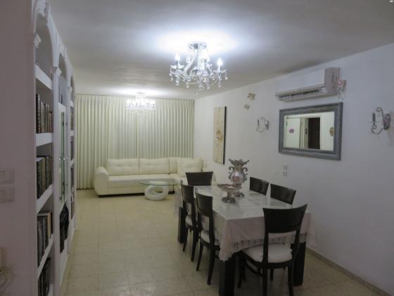 מנחם בגין 28 (תל גיבורים)