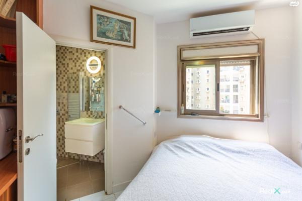 יהושע רבינוביץ 72 (קרית בן גוריון)