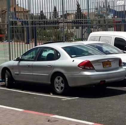 פורד טאורוס (2001)