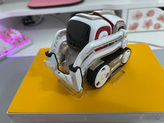 מקסים ושובב, COZMO הוא רובוט