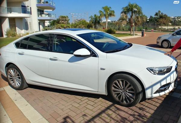 אופל אינסיגניה (2019)