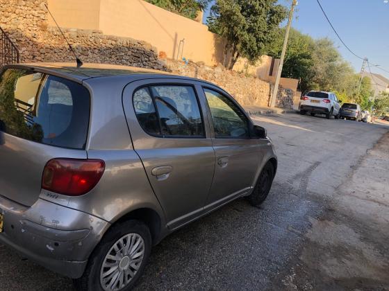 טויוטה יאריס (2004)