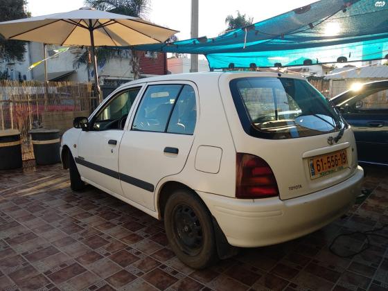 טויוטה סטארלט (1998)