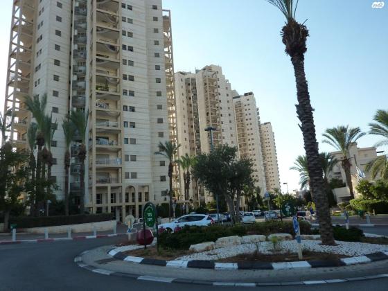 הרימון 10 (רמת הדקלים)