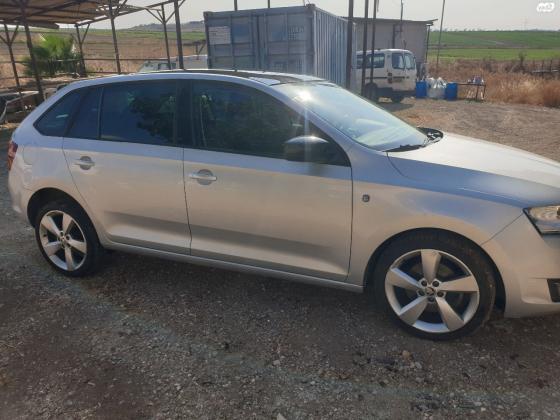 סקודה ראפיד ספייסבק (2015)