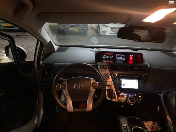 טויוטה פריוס פלוס הייבריד (2018)