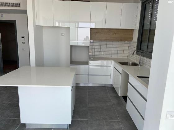 שדרות רחבעם זאבי 15 (גבעת אולגה)