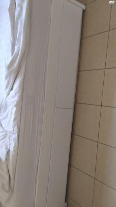 מיטת יחיד יפייפיה מעץ לבן
