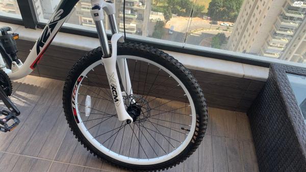 אופני הרים, שיכוך מלא, משודרגות