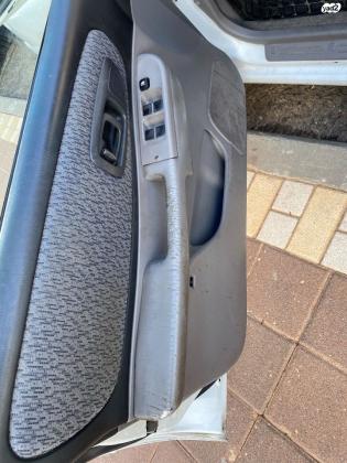 סובארו אימפרזה גרנד לאונה (2000)