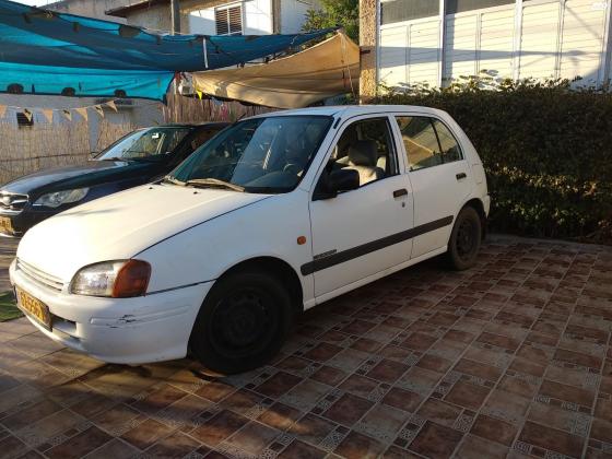 טויוטה סטארלט (1998)