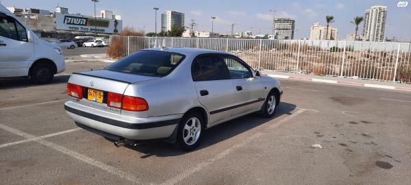 טויוטה קרינה (1997)