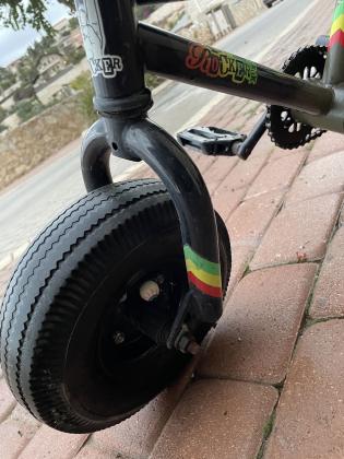 גמיש במחיר למעונינים מיני bmx פעלולים