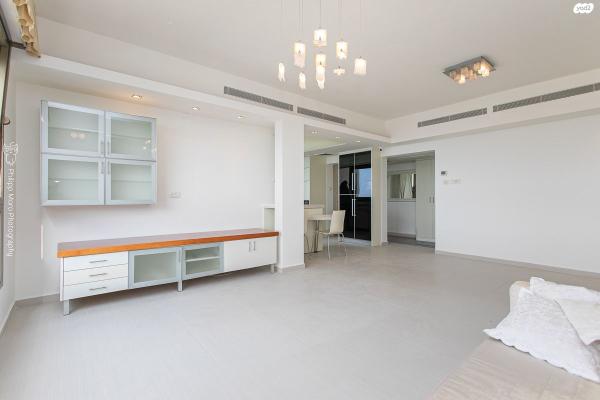 שדרות הנשיא 111 (כרמל מרכזי)