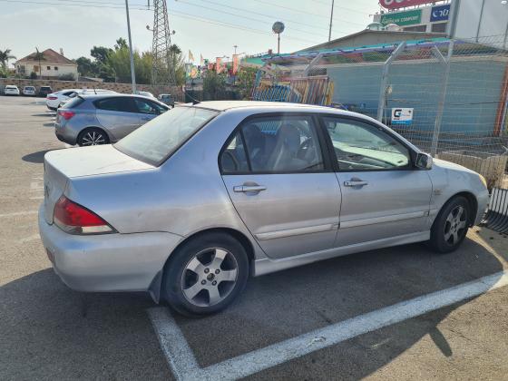 מיצובישי לנסר קלאסיק (2005)