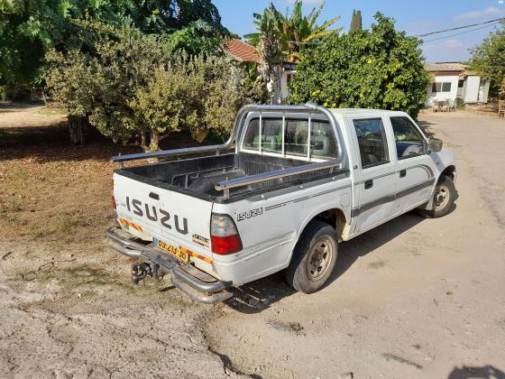 איסוזו איפון 2X4 (2003)