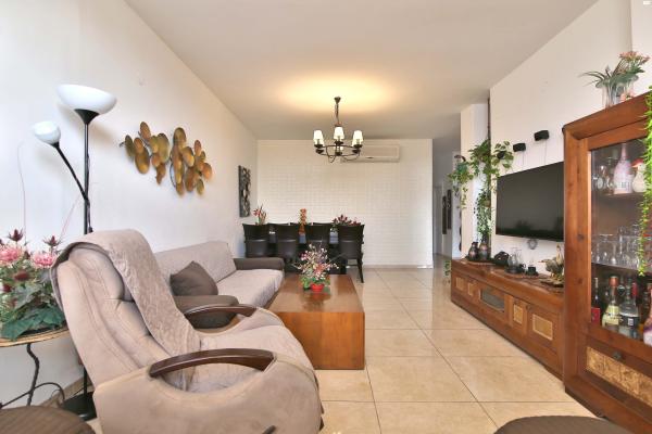 י.ל. פרץ 11 (קרית ים א)