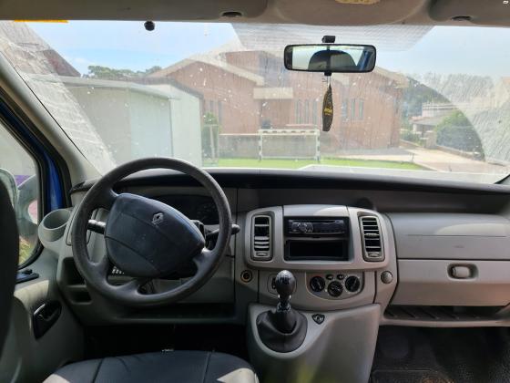 רנו טראפיק קצר (2009)