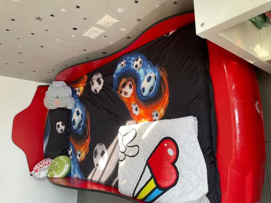 מיטת ילד בצורת אוטו ללא