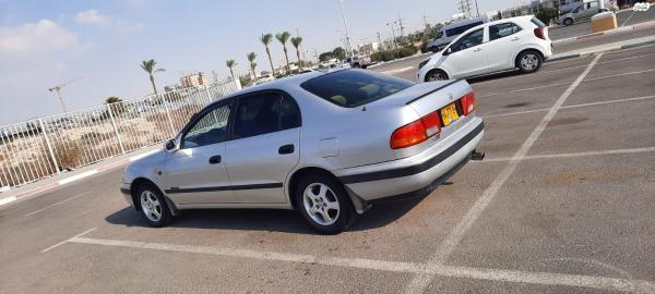 טויוטה קרינה (1997)