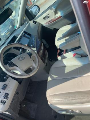 טויוטה סיינה (2014)