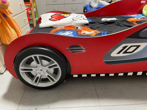 מיטת ילד בצורת אוטו ללא