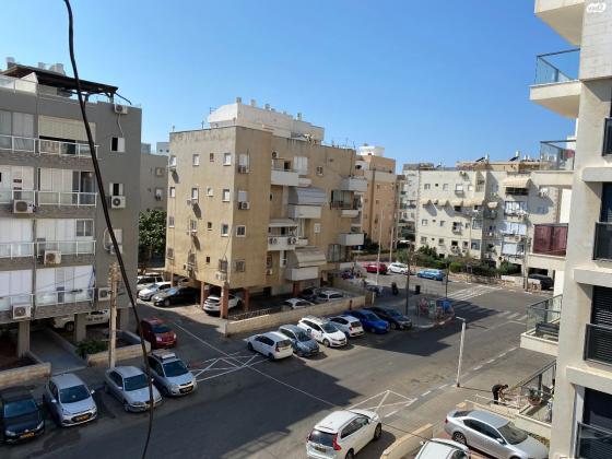 אחד העם 15 (מערב)