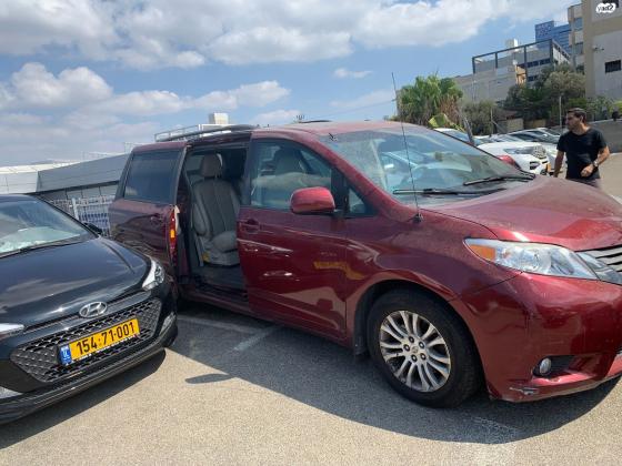 טויוטה סיינה (2014)