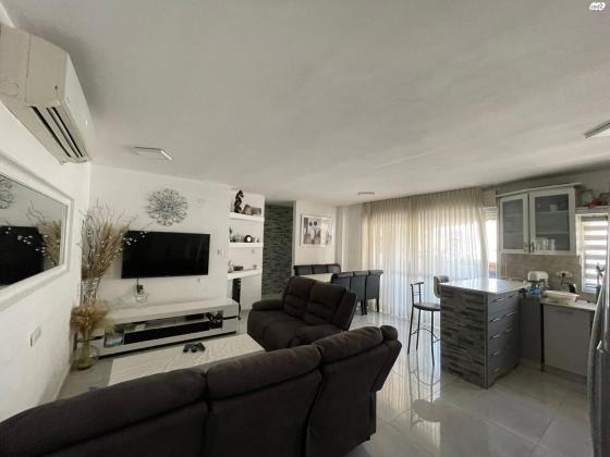 שמחה הולצברג 18