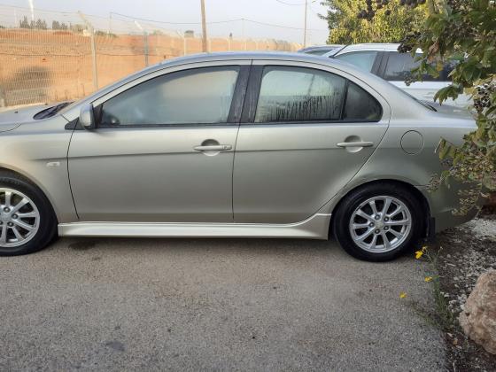 מיצובישי לנסר ספורטבק (2011)