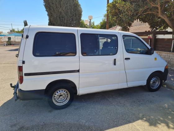 טויוטה הייאס קצר (2005)