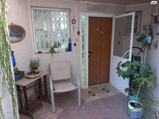 פרץ סמולנסקין 20 (נווה מנחם)