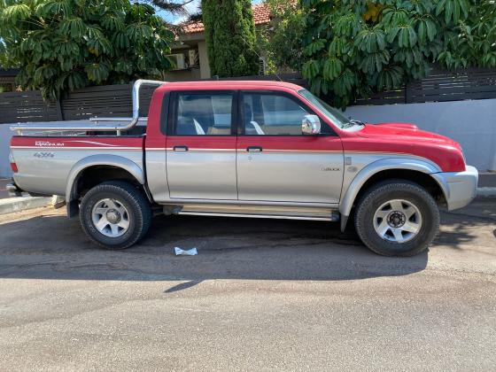 מיצובישי מאגנום 4X4 (2002)