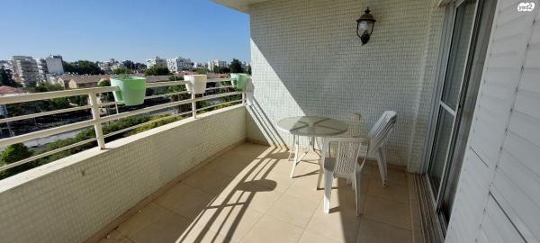 שירת אסתר 2 (נווה גן)