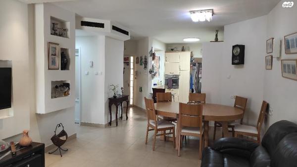 פרץ סמולנסקין 20 (נווה מנחם)