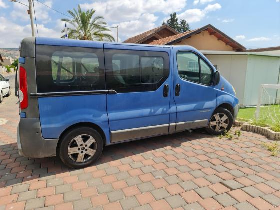 רנו טראפיק קצר (2009)