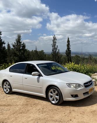סובארו B4 (2008)