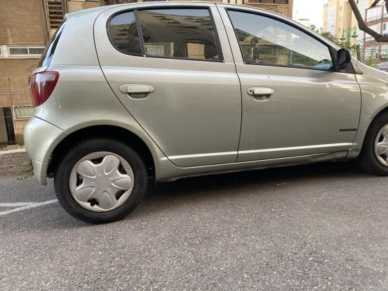 טויוטה יאריס (2002)