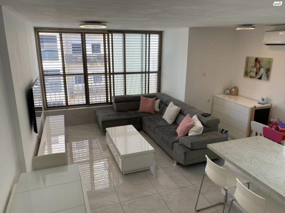 אחד העם 15 (מערב)