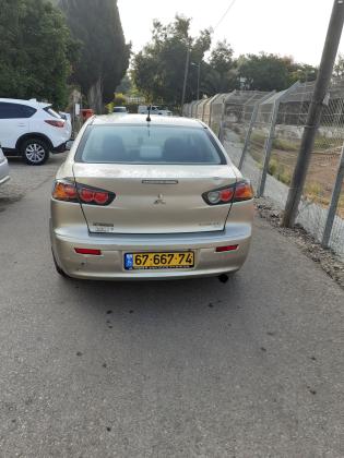 מיצובישי לנסר ספורטבק (2011)