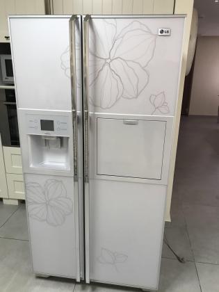 מקרר ייחודי מתוצרת LG ,שהוא