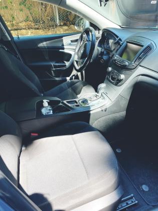 אופל אינסיגניה (2014)