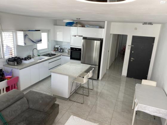 אחד העם 15 (מערב)