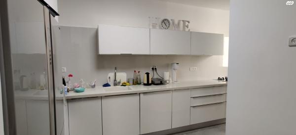 שדרות הרב לוין 10 (רמת עמידר)