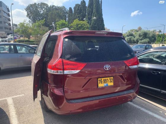 טויוטה סיינה (2014)