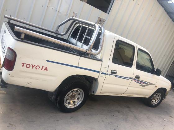 טויוטה היילקס 2X4 (2000)