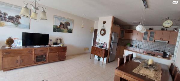 שירת אסתר 2 (נווה גן)