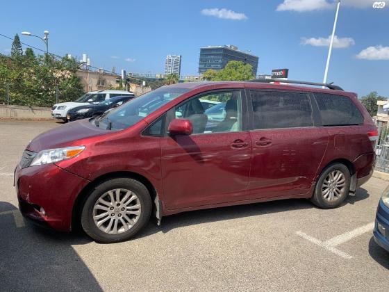 טויוטה סיינה (2014)